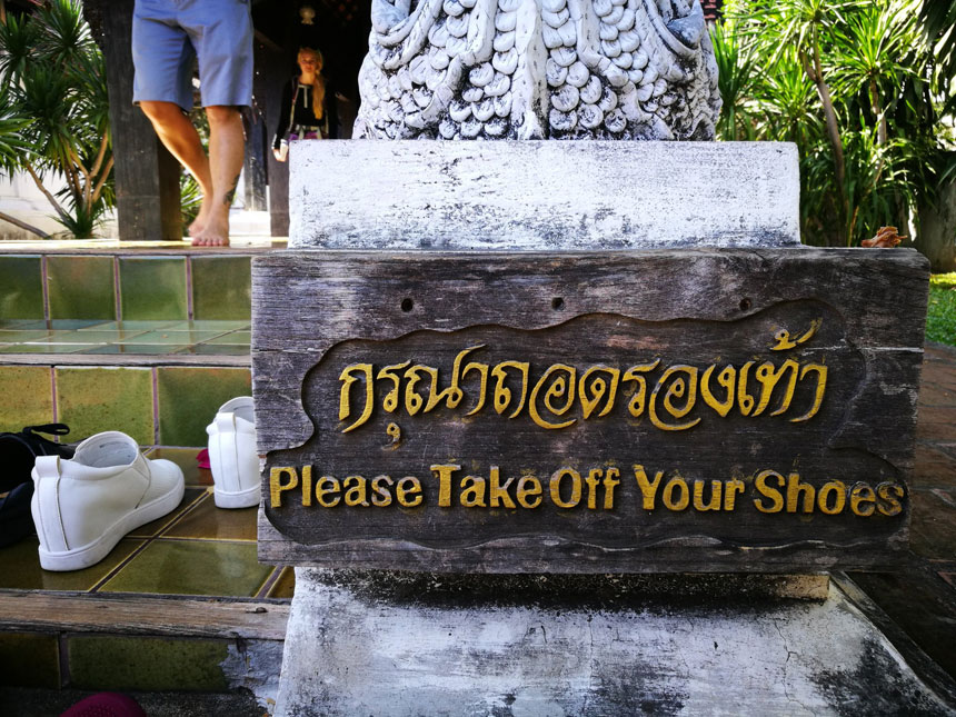 togliere-le-scarpe-thailandia